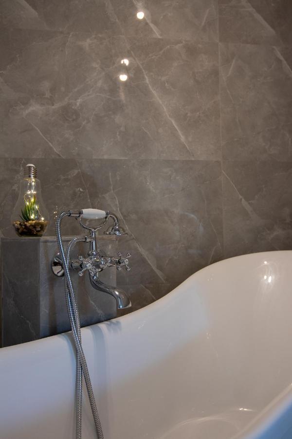 Georgianna'S Suite With Private Pool , 'Greysuite' Kompoi Exterior photo