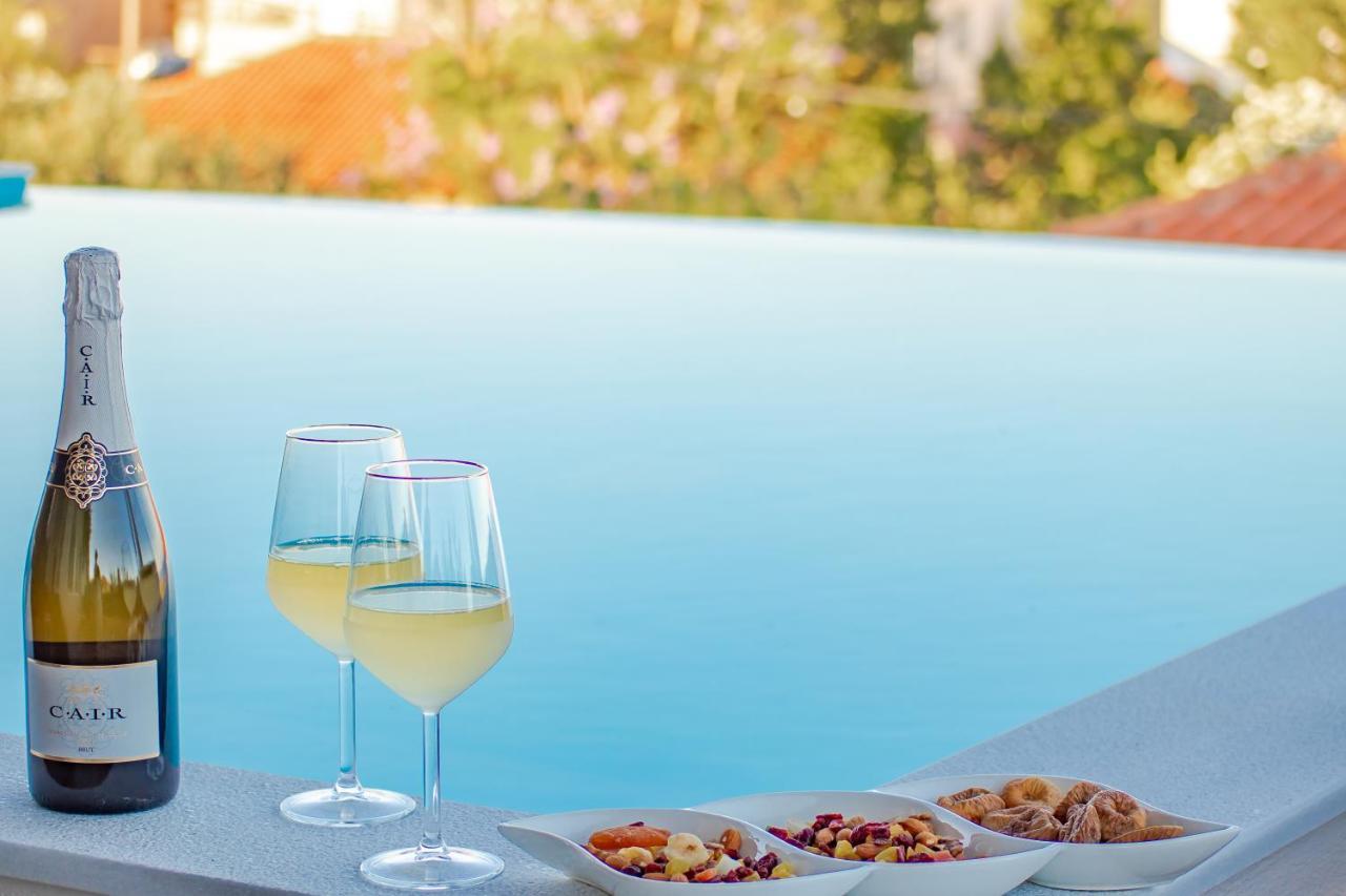 Georgianna'S Suite With Private Pool , 'Greysuite' Kompoi Exterior photo